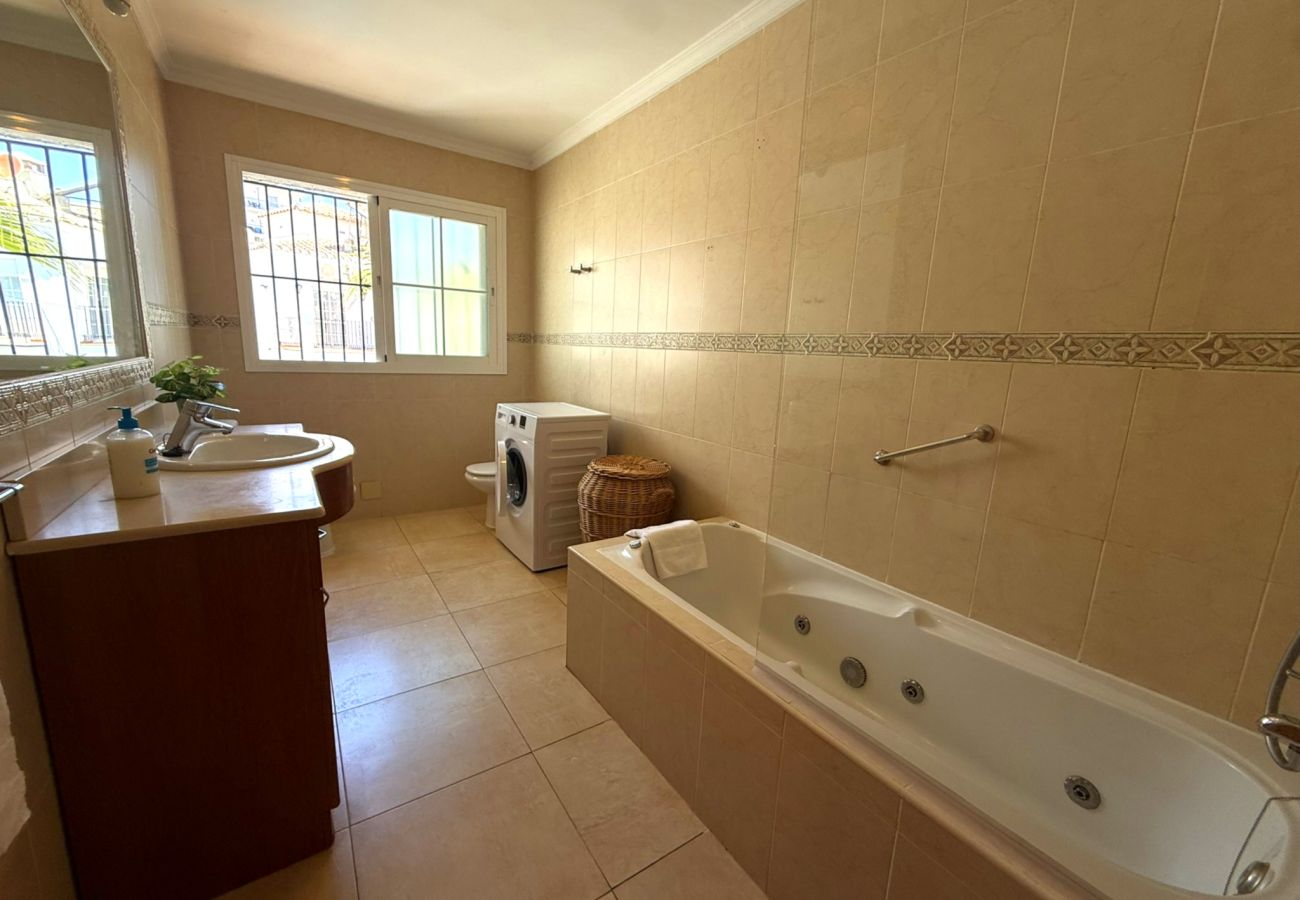 Villa à Nerja - Villa Los Leones